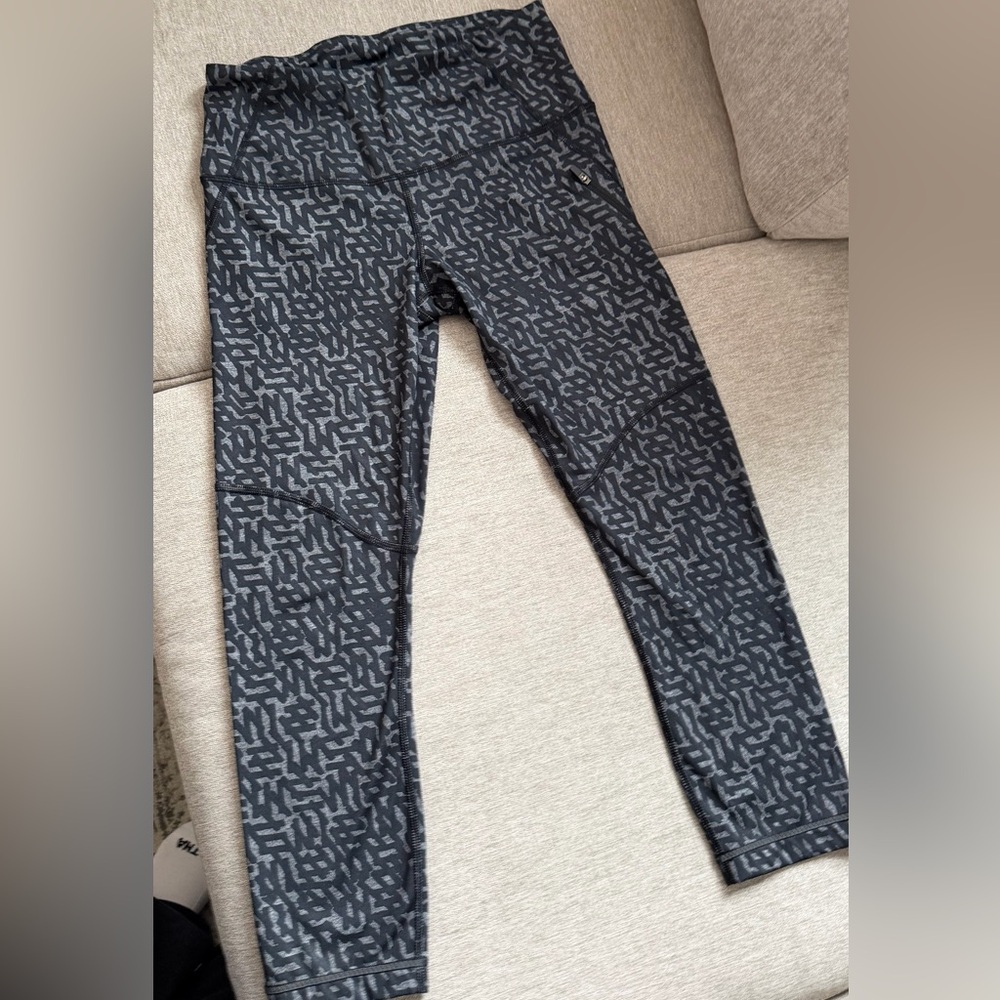 Lululemon cropped leggings; black and gray patterned, size 6